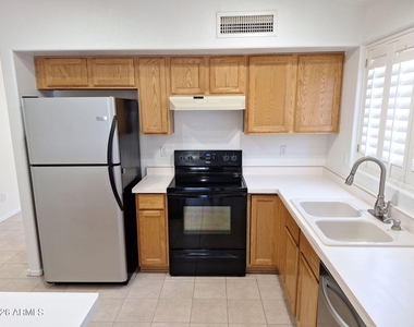 507 W Bluefield Avenue - Photo Thumbnail 2