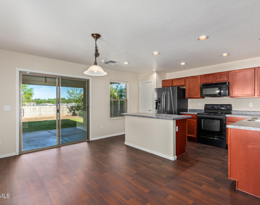 17255 N 184th Drive - Photo Thumbnail 15