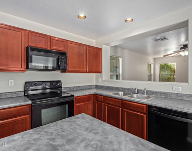 17255 N 184th Drive - Photo Thumbnail 16