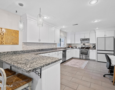 2612 W Osage Circle - Photo Thumbnail 5