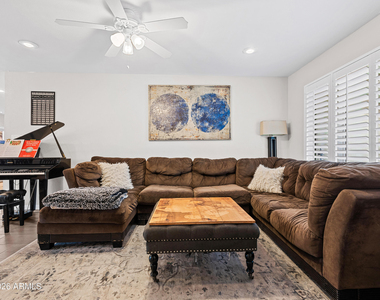 2612 W Osage Circle - Photo Thumbnail 3