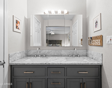 2612 W Osage Circle - Photo Thumbnail 18