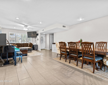 2612 W Osage Circle - Photo Thumbnail 10