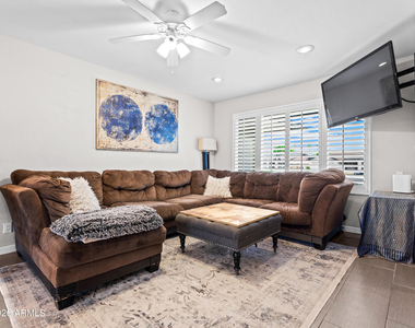 2612 W Osage Circle - Photo Thumbnail 2