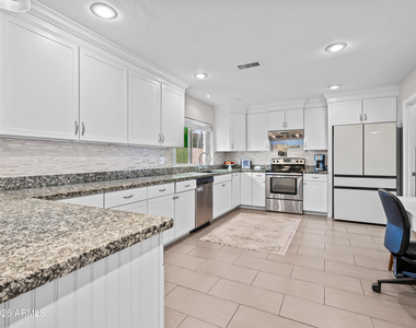 2612 W Osage Circle - Photo Thumbnail 9