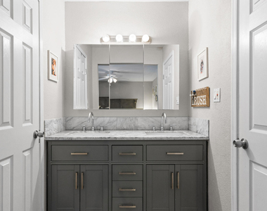 2612 W Osage Circle - Photo Thumbnail 19