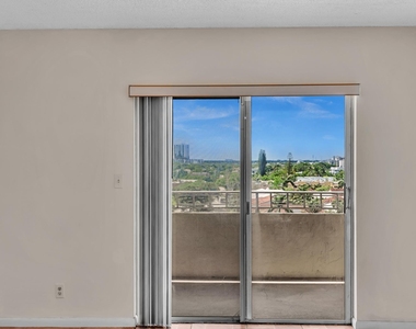 900 Ne 18th Avenue - Photo Thumbnail 16