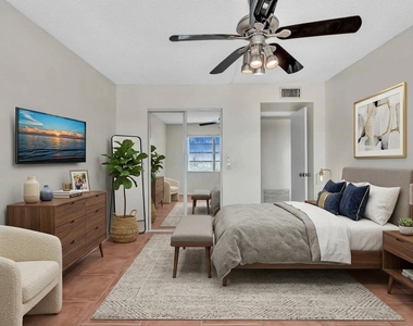 900 Ne 18th Avenue - Photo Thumbnail 2