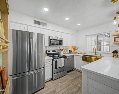 2558 E Baltimore Street - Photo Thumbnail 22