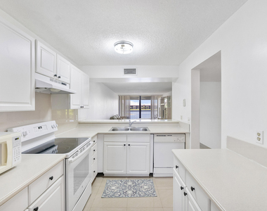 5828 Coral Lake Drive - Photo Thumbnail 4