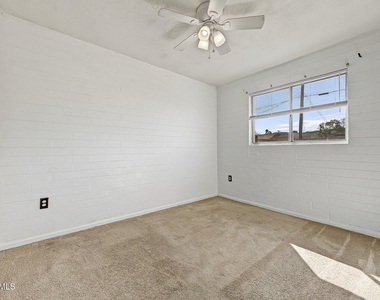 919 E Vineyard Road - Photo Thumbnail 2