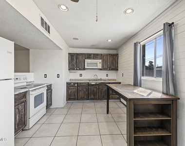 919 E Vineyard Road - Photo Thumbnail 10