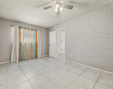 919 E Vineyard Road - Photo Thumbnail 15