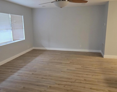 18451 Spanish Isles Place - Photo Thumbnail 4