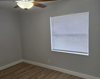 18451 Spanish Isles Place - Photo Thumbnail 9