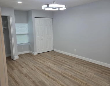 18451 Spanish Isles Place - Photo Thumbnail 12
