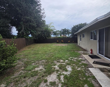 18451 Spanish Isles Place - Photo Thumbnail 17