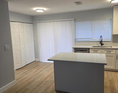 18451 Spanish Isles Place - Photo Thumbnail 5