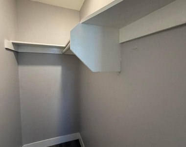 1833 E Harvard Street - Photo Thumbnail 7