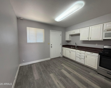 1833 E Harvard Street - Photo Thumbnail 3