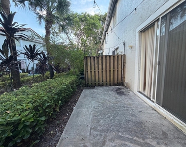 3947 San Simeon Lane - Photo Thumbnail 11