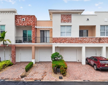 10560 Sw Stephanie Way - Photo Thumbnail 1