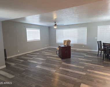 908 N Queen Mary Way - Photo Thumbnail 4