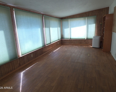 908 N Queen Mary Way - Photo Thumbnail 7