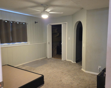 908 N Queen Mary Way - Photo Thumbnail 11