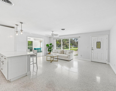 371 Saturn Avenue - Photo Thumbnail 10