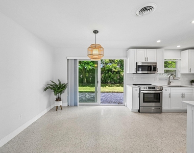 371 Saturn Avenue - Photo Thumbnail 7