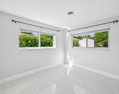 371 Saturn Avenue - Photo Thumbnail 18