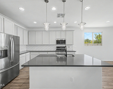 13329 W Lariat Lane - Photo Thumbnail 4