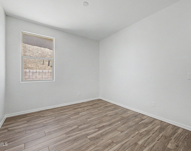 13329 W Lariat Lane - Photo Thumbnail 6
