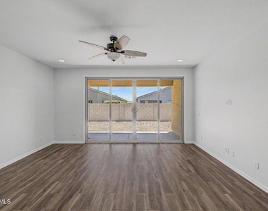 13329 W Lariat Lane - Photo Thumbnail 8