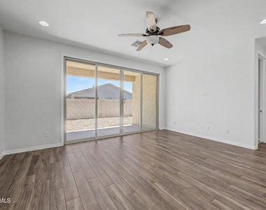 13329 W Lariat Lane - Photo Thumbnail 9