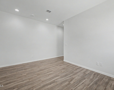 13329 W Lariat Lane - Photo Thumbnail 7
