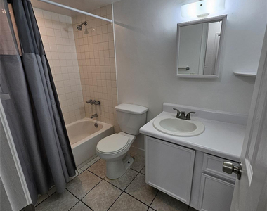 1151 Ne 17th Court - Photo Thumbnail 6