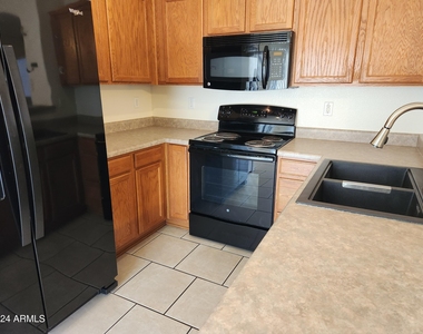 15923 W Post Drive - Photo Thumbnail 6