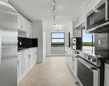 3200 N Ocean Drive - Photo Thumbnail 1