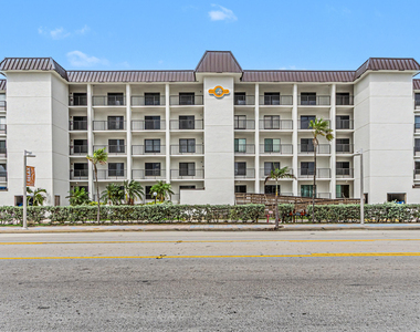 3200 N Ocean Drive - Photo Thumbnail 6