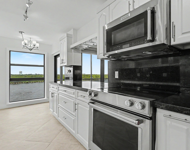 3200 N Ocean Drive - Photo Thumbnail 28