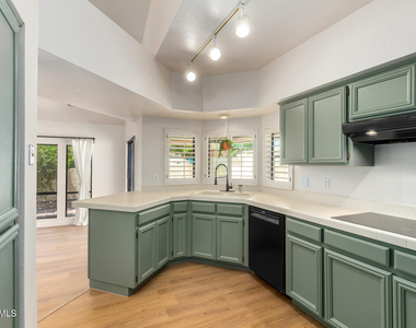 4850 E Paseo Way - Photo Thumbnail 7