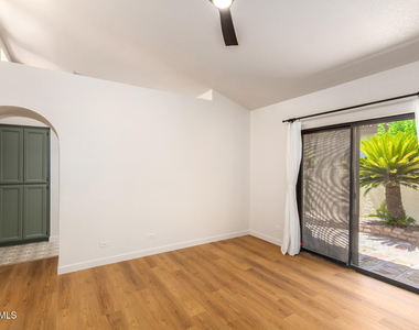 4850 E Paseo Way - Photo Thumbnail 11