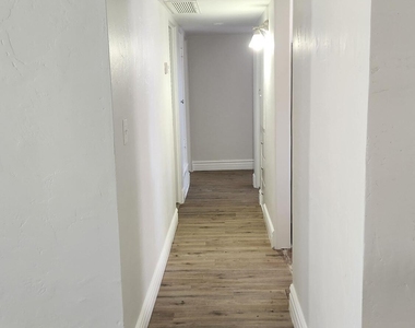 803 W Luke Avenue - Photo Thumbnail 4