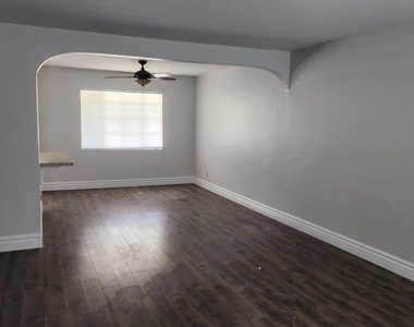 803 W Luke Avenue - Photo Thumbnail 1