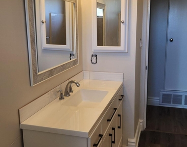 803 W Luke Avenue - Photo Thumbnail 5