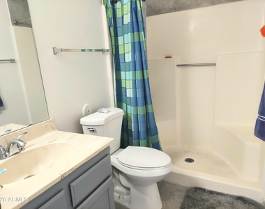 2140 E 10th Street - Photo Thumbnail 4