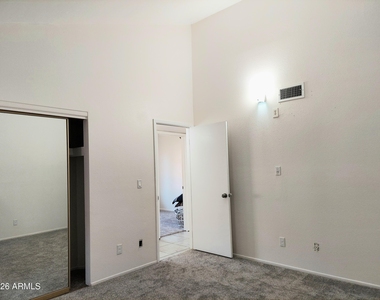 2140 E 10th Street - Photo Thumbnail 3
