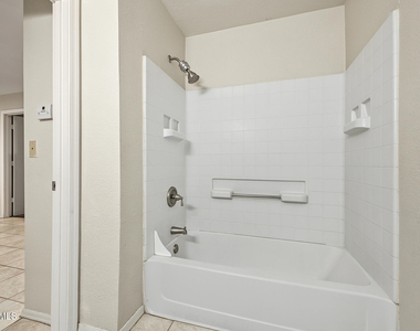 16033 N 25th Street - Photo Thumbnail 13